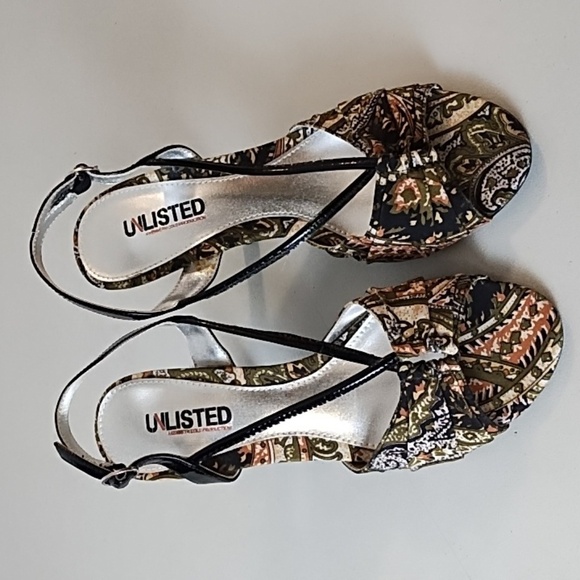 Unlisted 7.5 Paisley Fabric Leather Sole Patent Strappy Gold Buckle Heels Sandal - Picture 1 of 16